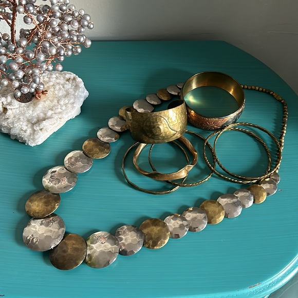 Vintage Statement Women’s 2 Tone Hammered Graduated Disc Necklace - Picture 7 of 7